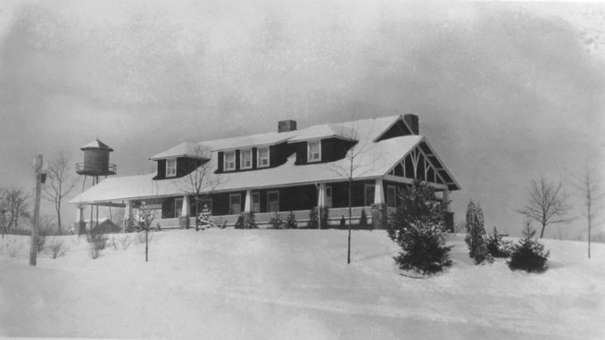 The Christmas Lodge (Snowy Pine Ridge)