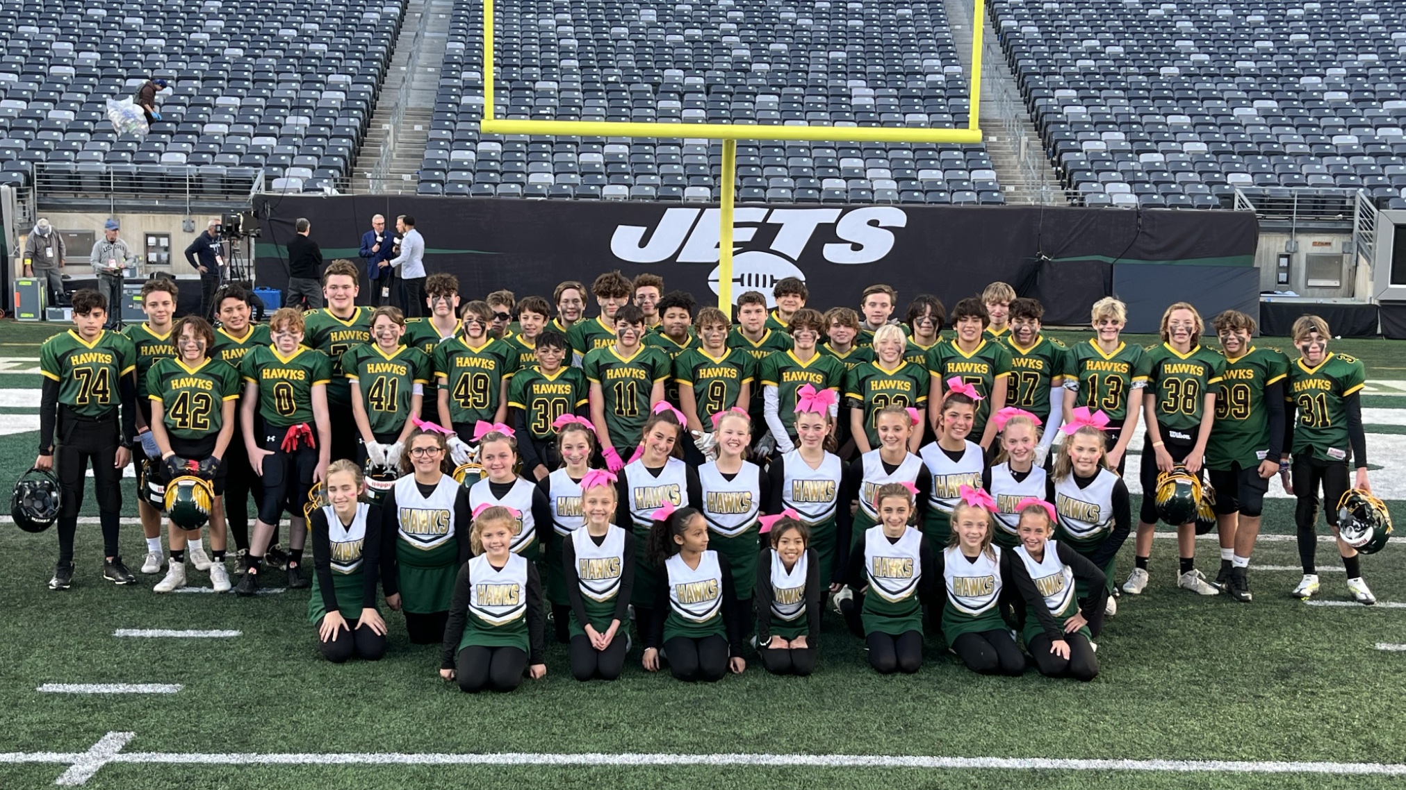 Teen Black Cheerleader - Hawks, Raiders at MetLife: Fundraiser puts youth players, cheerleaders in  spotlight â€” Pascack Press & Northern Valley Press