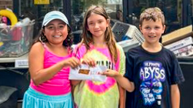 Friends to those in need: Elizabeth Butryn, Charlotte Sinno, and Nicky DeFrancesco. Photo via Shannon DeFrancesco.