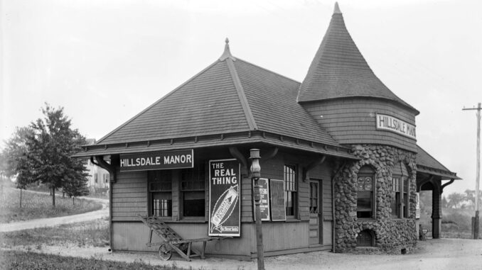 BIT Hillsdale Manor BW The Hillsdale Manor railroad station in 1910, on the east side of the tracks, south of Parkview Drive. The station was in use for 50 years before it was torn down in the 1940s.